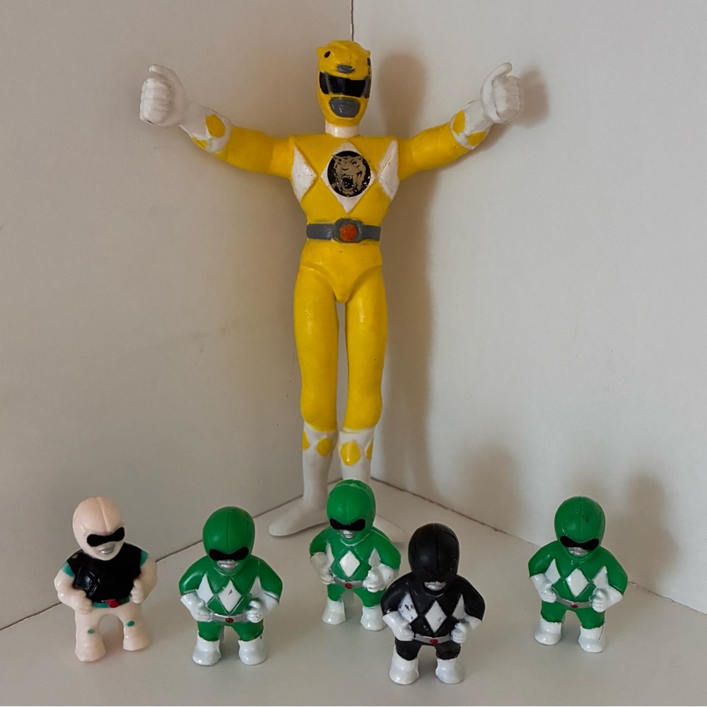 Vintage Mighty Morphin Power Rangers Poseable Yellow Ranger, + 5 Pencil Toppers